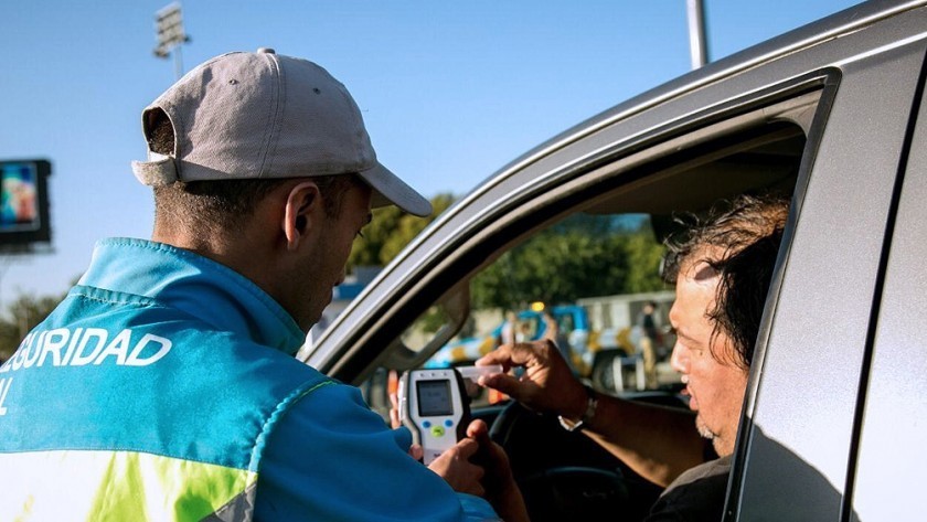 El gobierno de Kicillof promulgó la Ley de Alcohol Cero al volante