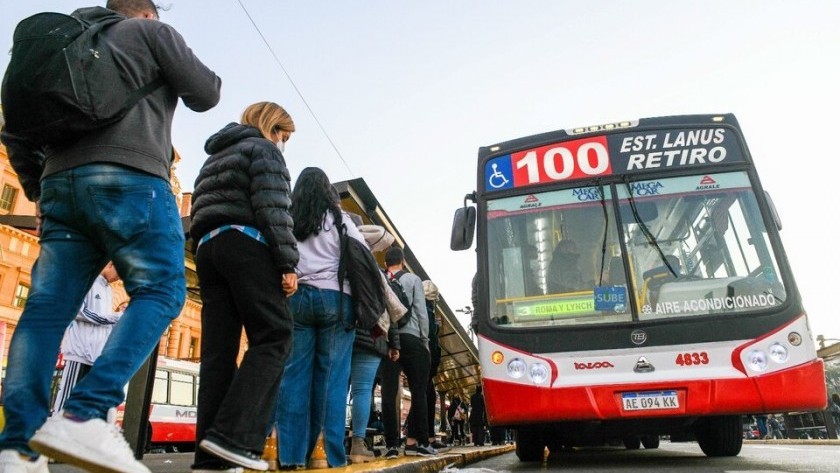 Suspendieron el aumento en la tarifa de colectivos y trenes de septiembre