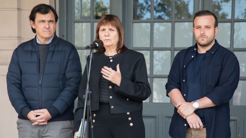 A un mes del temporal, Bullrich anunció subsidios para comerciantes y empresas de Bahía Blanca