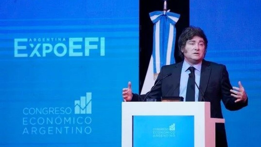 Milei dijo que la inflación se terminará a mitad del año próximo y pidió