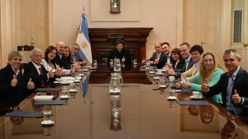 Javier Milei mantuvo la primera reunión de Gabinete tras la derrota electoral bonaerense