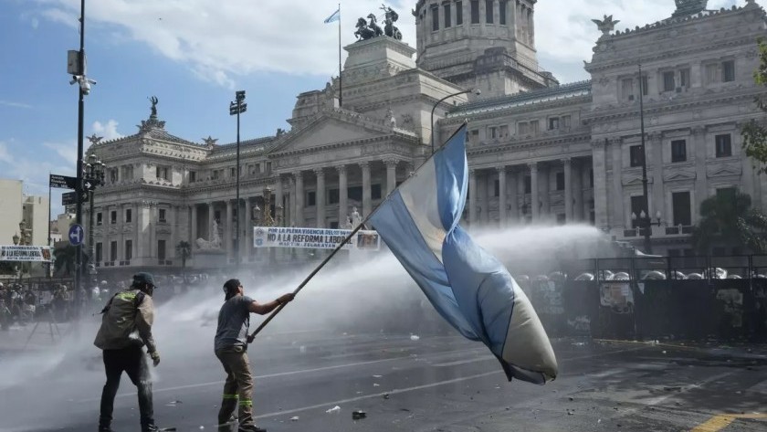 El Gobierno trataría la reforma laboral en Diputados el jueves y la CGT anunció un paro