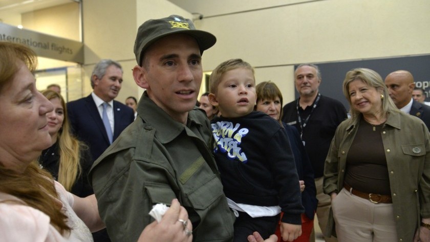 Nahuel Gallo llegó a Argentina y se reencontró con su familia