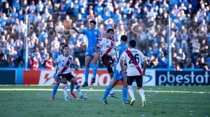 River le ganó a Estudiantes de Río Cuarto por 2-0 y trepó a la punta de la zona B