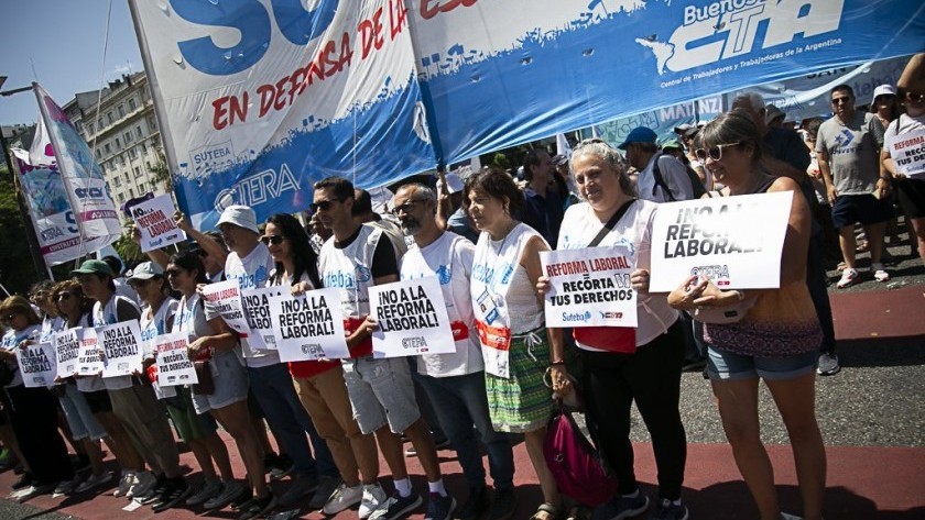 Cámara del Trabajo revoca la cautelar y restablece 82 artículos de la reforma laboral