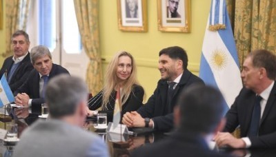 País