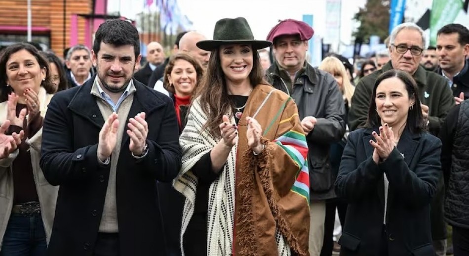 Victoria Villarruel se mostró con el presidente de la UCR en la Expo Venado 