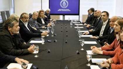 El Gobierno reúne a sindicatos y empresarios para definir aumento del Salario Mínimo, Vital y Móvil