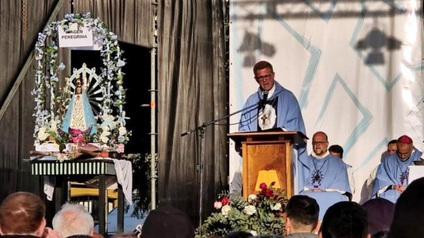 García Cuerva llamó a la unidad en Luján y advirtió que la Argentina está “herida” y dividida