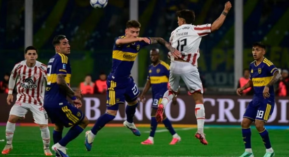 Boca igualó con Instituto en Córdoba, pero perdió a Paredes