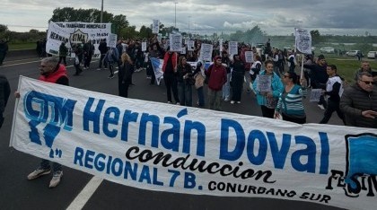 Federación de Sindicatos Municipales de la Provincia cortan la Autopista a La Plata por paritarias